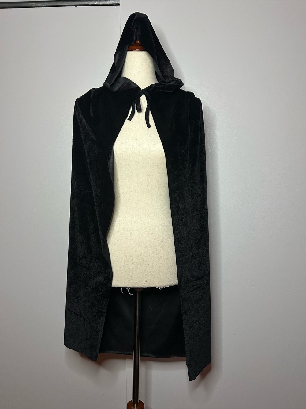 Vintage Black Velvet Hooded Front Tie Cape Opera Coat Costume